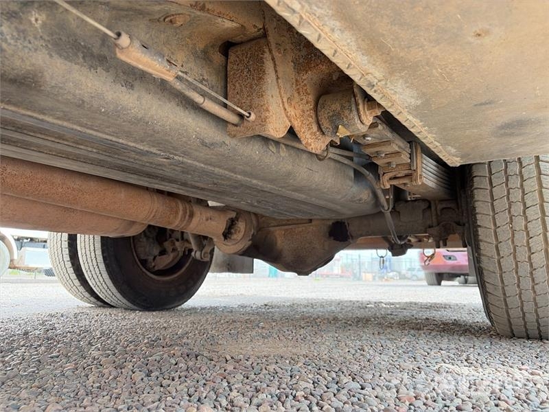Chevrolet Silverado 3500 4x2 Crew Cab Flatbed Truck Camiones de cama baja