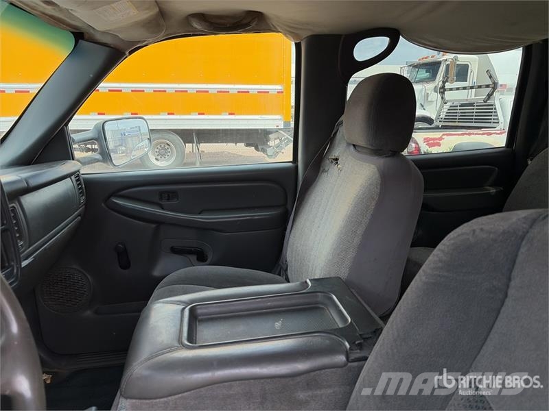 Chevrolet Silverado 3500 4x2 Crew Cab Flatbed Truck Camiones de cama baja