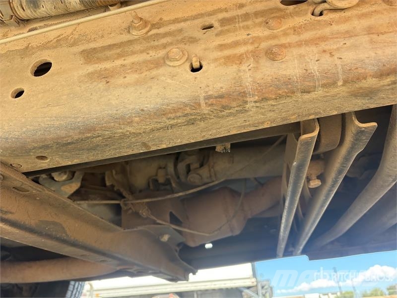 Chevrolet Silverado 3500 شاحنات مسطحة/مفصلية الجوانب