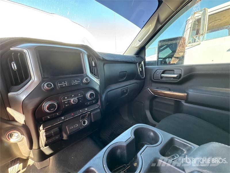 Chevrolet Silverado 3500HD 平ボディー