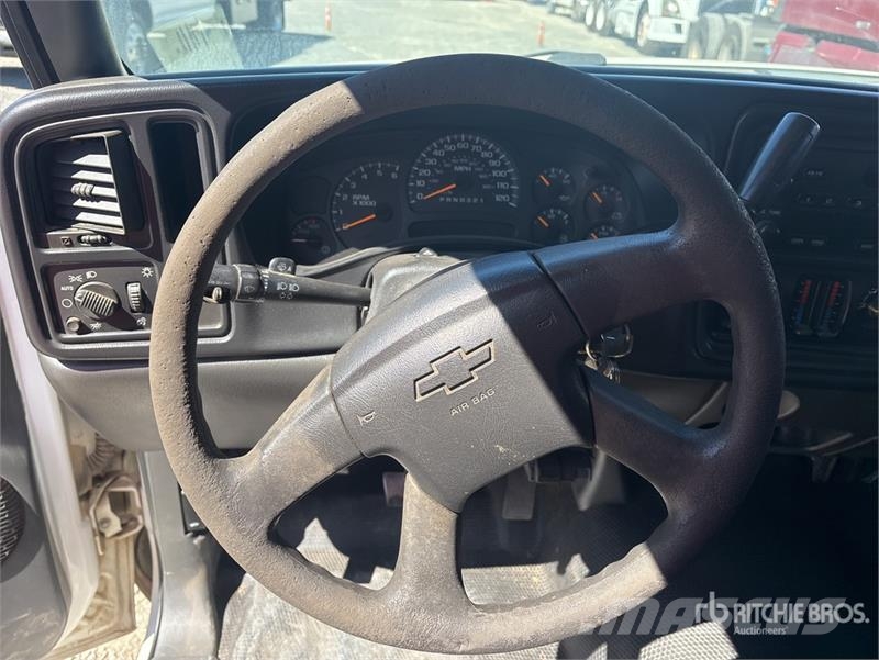Chevrolet Silverado 3500 شاحنات مسطحة/مفصلية الجوانب