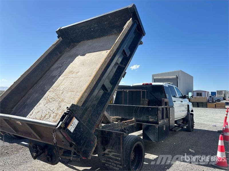 Chevrolet Silverado 5500HD 4x4 Crew Cab Flatbed Truck شاحنات مسطحة/مفصلية الجوانب