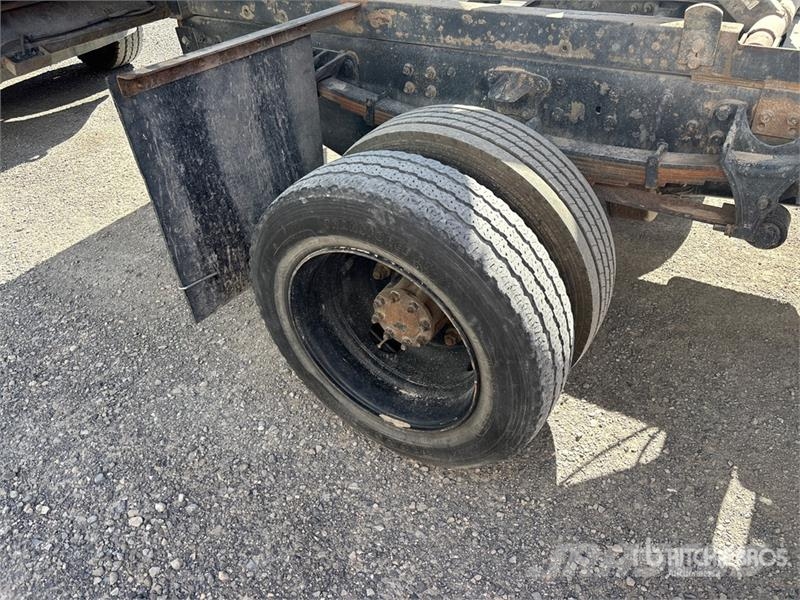 Chevrolet Silverado 5500HD 4x4 Crew Cab Flatbed Truck شاحنات مسطحة/مفصلية الجوانب