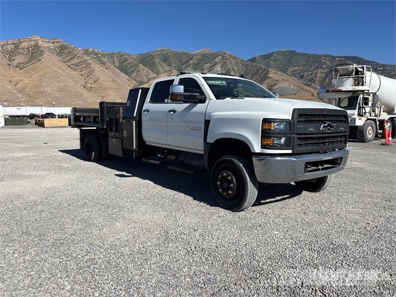 Chevrolet Silverado 5500HD 4x4 Crew Cab Flatbed Truck شاحنات مسطحة/مفصلية الجوانب