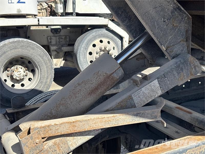 Chevrolet Silverado 5500HD 4x4 Crew Cab Flatbed Truck شاحنات مسطحة/مفصلية الجوانب