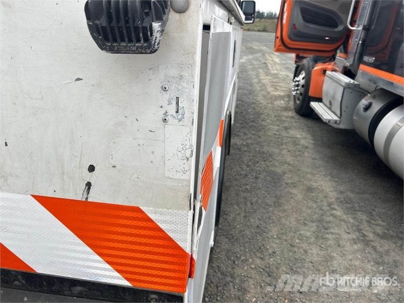 Chevrolet Silverado 5500 HD 4x2 Utility Truck Pick up/Dropside