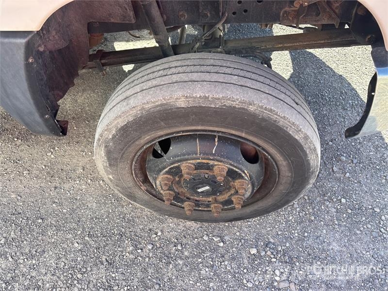 Chevrolet Silverado 5500HD 4x4 Crew Cab Flatbed Truck شاحنات مسطحة/مفصلية الجوانب