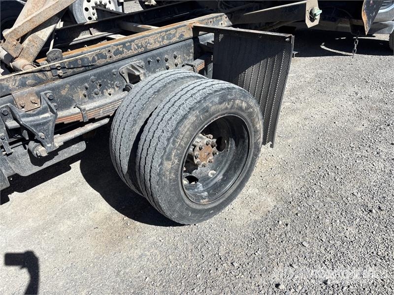 Chevrolet Silverado 5500HD 4x4 Crew Cab Flatbed Truck شاحنات مسطحة/مفصلية الجوانب
