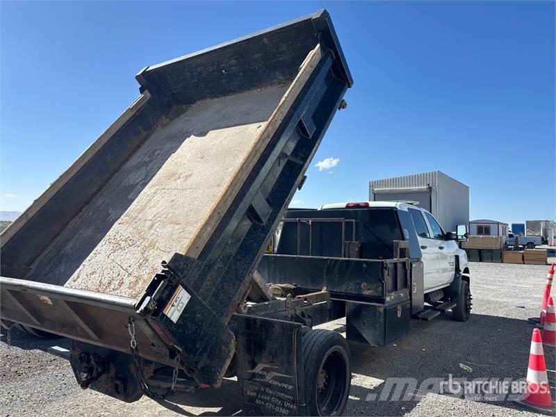 Chevrolet Silverado 5500HD 4x4 Crew Cab Flatbed Truck شاحنات مسطحة/مفصلية الجوانب
