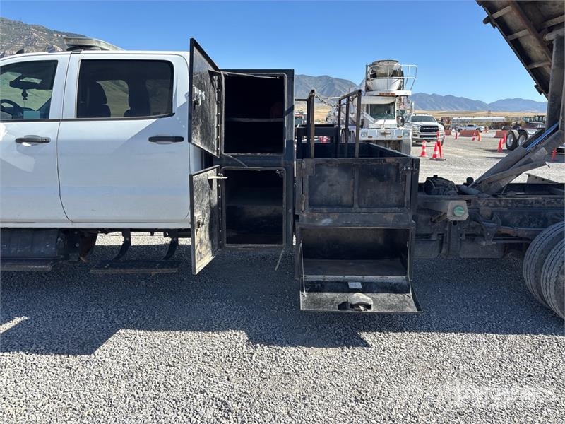 Chevrolet Silverado 5500HD 4x4 Crew Cab Flatbed Truck شاحنات مسطحة/مفصلية الجوانب