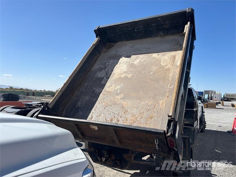 Chevrolet Silverado 5500HD 4x4 Crew Cab Flatbed Truck شاحنات مسطحة/مفصلية الجوانب