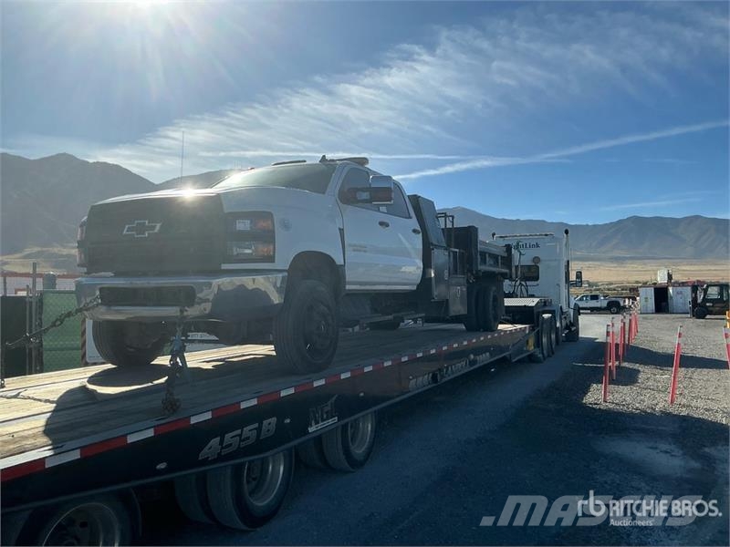 Chevrolet Silverado 5500HD 4x4 Crew Cab Flatbed Truck 플랫베드/드롭사이드 트럭