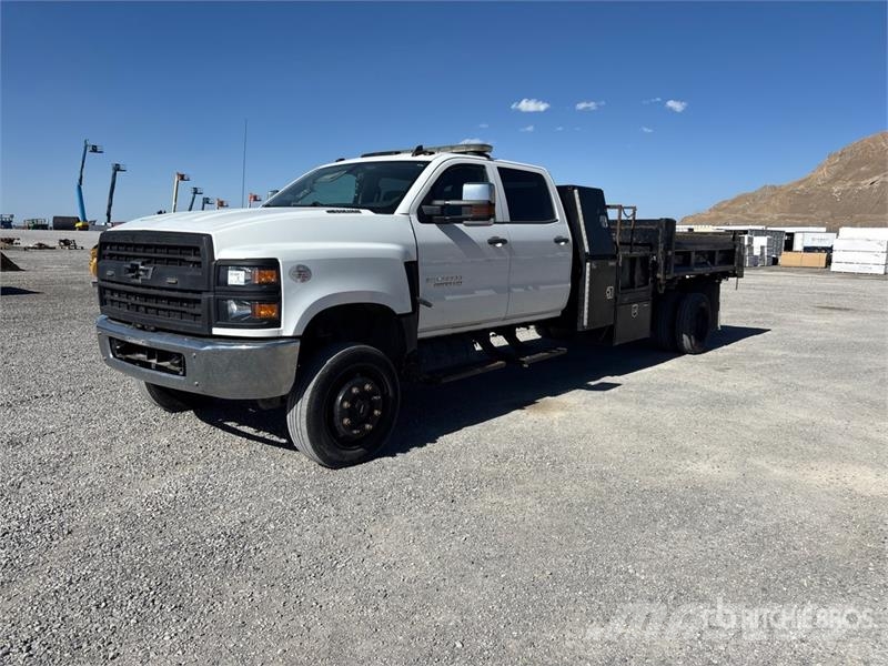 Chevrolet Silverado 5500HD 4x4 Crew Cab Flatbed Truck شاحنات مسطحة/مفصلية الجوانب