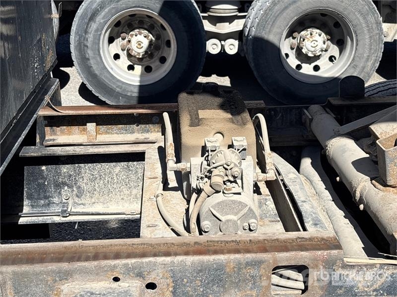 Chevrolet Silverado 5500HD 4x4 Crew Cab Flatbed Truck شاحنات مسطحة/مفصلية الجوانب