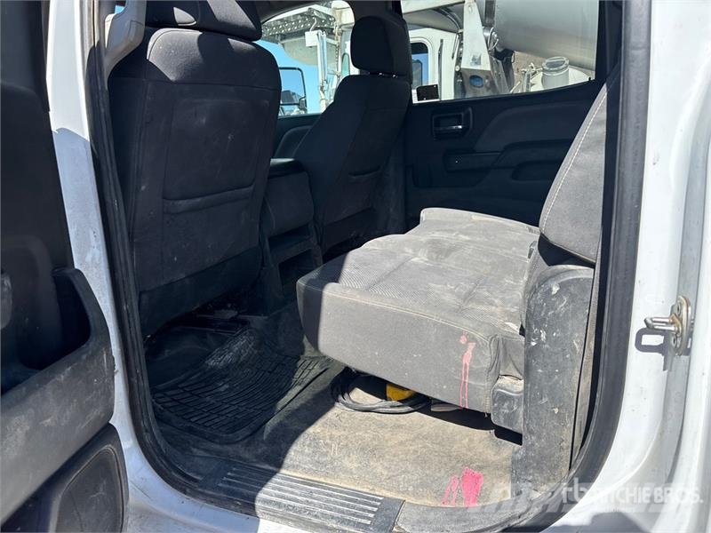 Chevrolet Silverado 5500HD 4x4 Crew Cab Flatbed Truck شاحنات مسطحة/مفصلية الجوانب