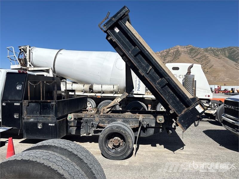 Chevrolet Silverado 5500HD 4x4 Crew Cab Flatbed Truck شاحنات مسطحة/مفصلية الجوانب