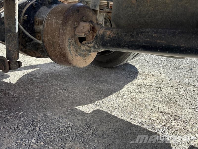 Chevrolet Silverado 5500HD 4x4 Crew Cab Flatbed Truck شاحنات مسطحة/مفصلية الجوانب