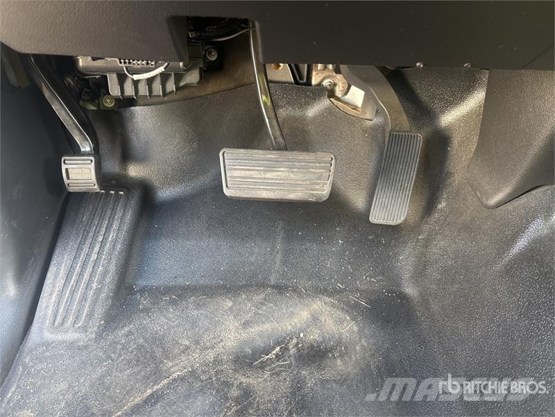 Chevrolet Silverado 6500HD 4x2 Rollback Truck Kurtaricilar