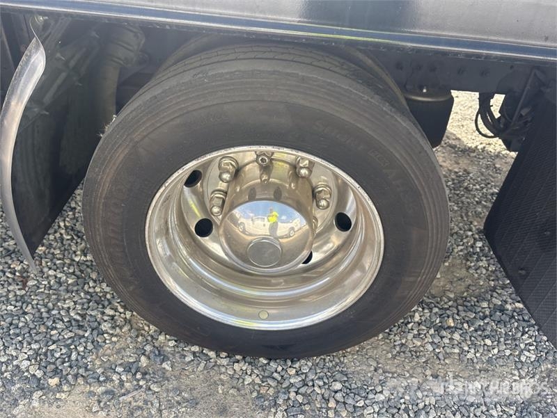 Chevrolet Silverado 6500HD 4x2 Rollback Truck Kurtaricilar