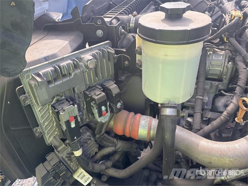 Chevrolet Silverado 6500HD 4x2 Rollback Truck Kurtaricilar