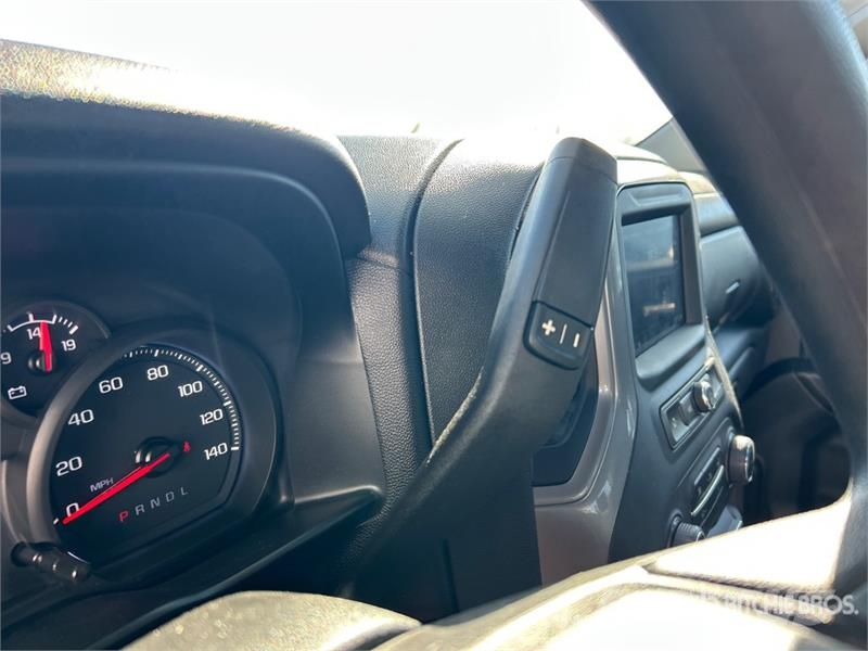 Chevrolet URG 27 ft on  Chevrolet Silverado 3500HD 4x4 Crew  المنصات الهوائية المثبتة على شاحنة