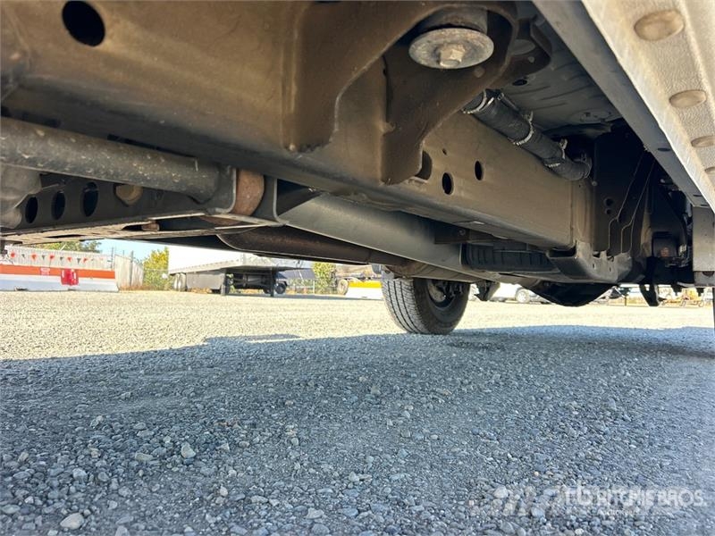 Chevrolet URG 27 ft on Chevrolet Silverado 3500HD 4x4 Crew Truck mounted platforms