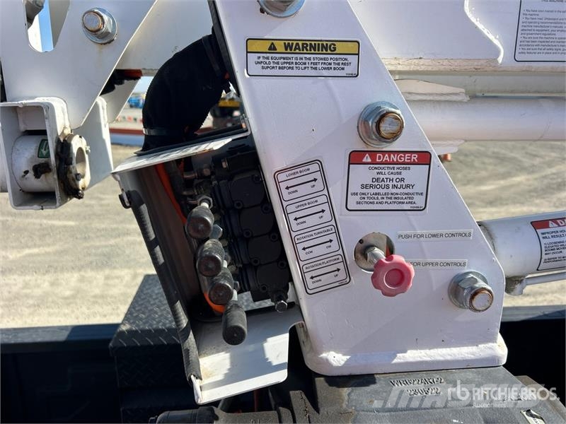 Chevrolet URG 27 ft on Chevrolet Silverado 3500HD 4x4 Crew Truck mounted platforms