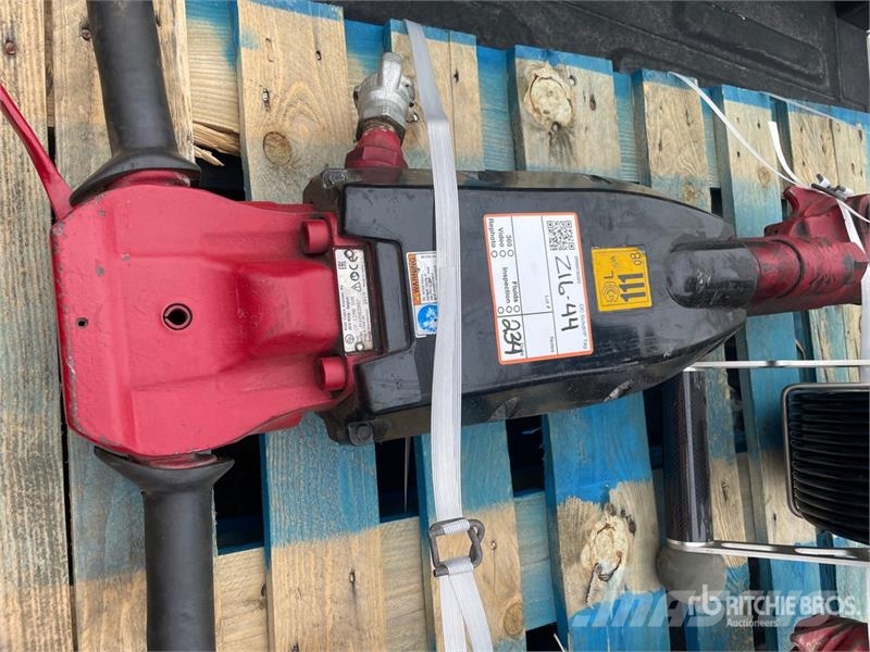 Chicago Pneumatic CP 1290 SVR Demolition Breaker Meißelgrubber