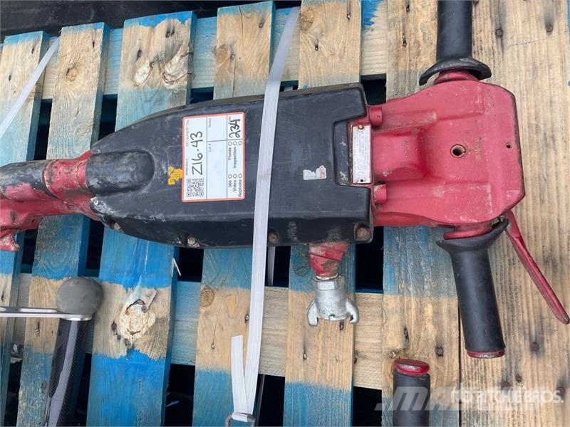 Chicago Pneumatic CP 1290 SVR Demolition Breaker Meißelgrubber