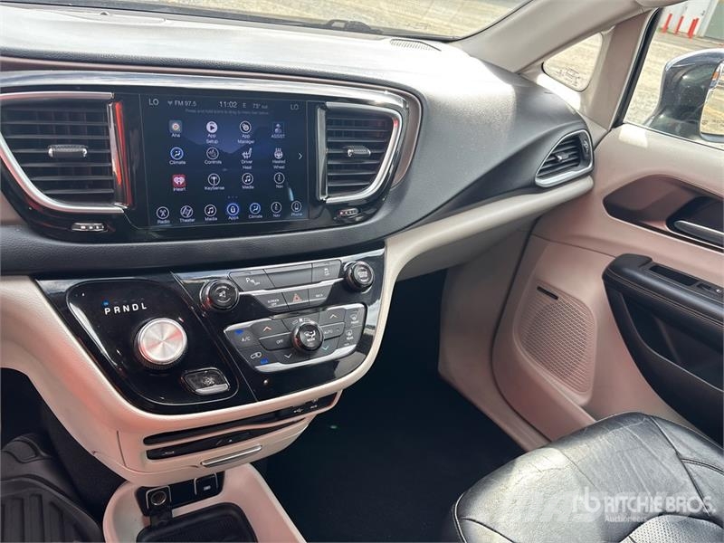 Chrysler Pacifica Minivan Automašīnas