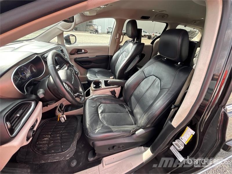 Chrysler Pacifica Minivan Automašīnas