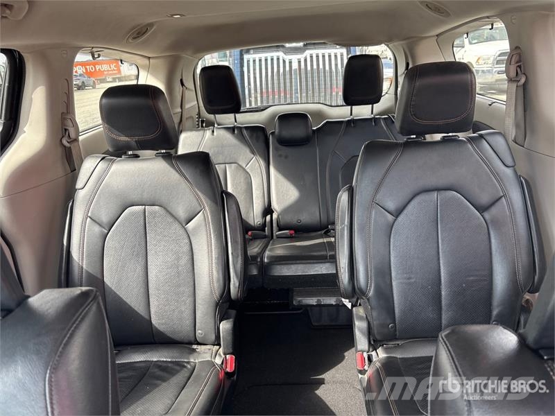 Chrysler Pacifica Minivan Automašīnas