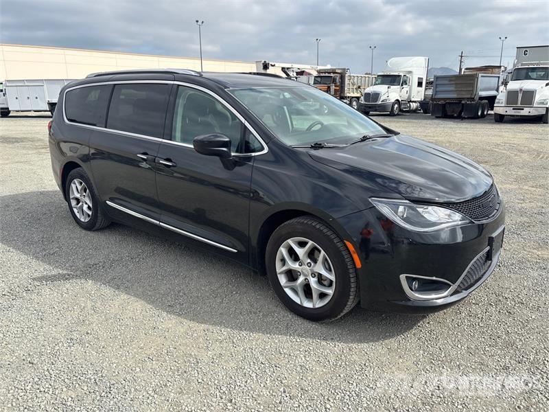 Chrysler Pacifica Minivan Automašīnas