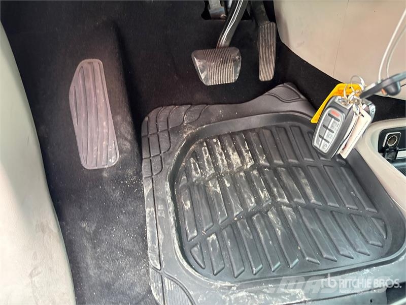 Chrysler Pacifica Minivan Automašīnas