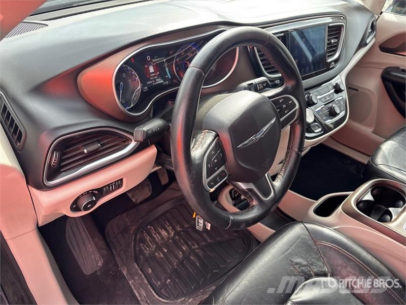 Chrysler Pacifica Minivan Automašīnas