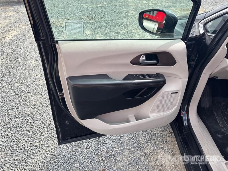 Chrysler Pacifica Minivan Automašīnas