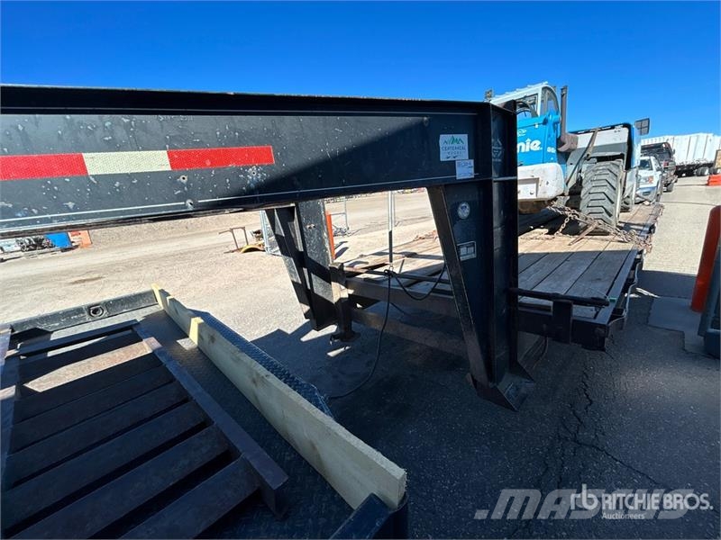 Circle D 24 ft T/A Gooseneck Equipment Trailer Auto pārvadāšanas treileri