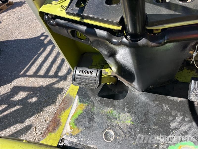 Clark 5700 lb Cushion Tire Forklift Інше