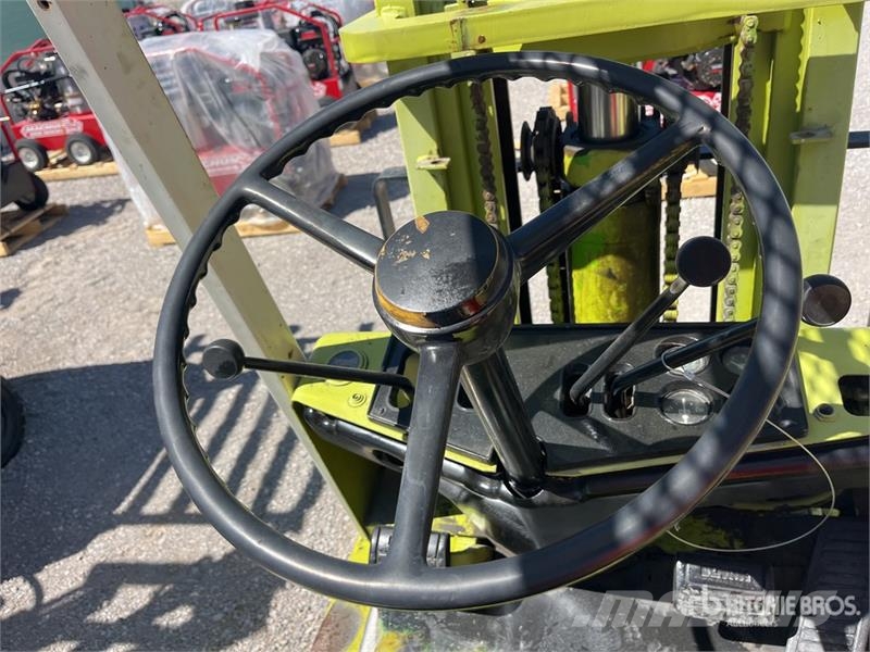 Clark 5700 lb Cushion Tire Forklift Інше