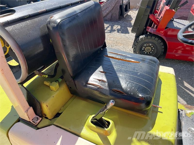 Clark 5700 lb Cushion Tire Forklift Інше