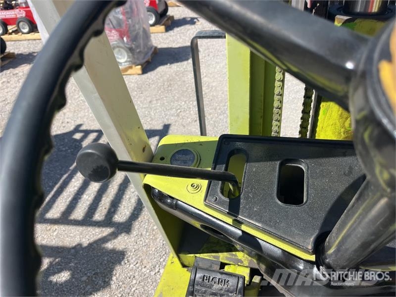 Clark 5700 lb Cushion Tire Forklift Інше