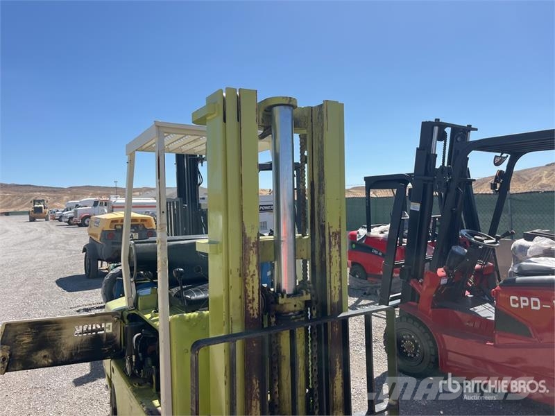 Clark 5700 lb Cushion Tire Forklift Інше