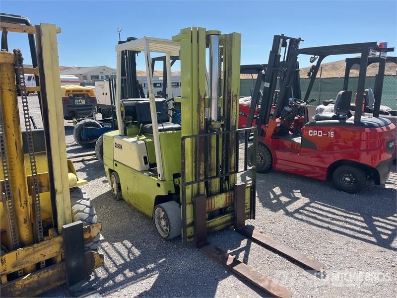 Clark C500 5700 lb Cushion Tire Forklift Targoncák-Egyéb