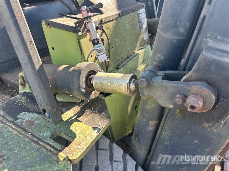 Clark C500 8975 lb Pneumatic Tire Forklift Autokrāvēji - citi
