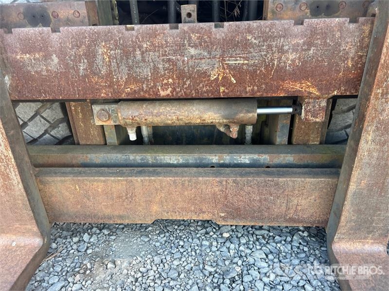 Clark C500 8975 lb Pneumatic Tire Forklift Autokrāvēji - citi