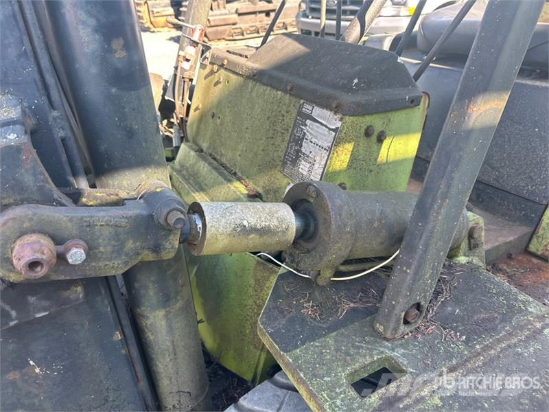 Clark C500 8975 lb Pneumatic Tire Forklift Autokrāvēji - citi