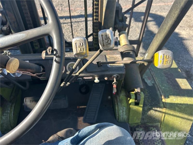 Clark C500 8975 lb Pneumatic Tire Forklift Autokrāvēji - citi