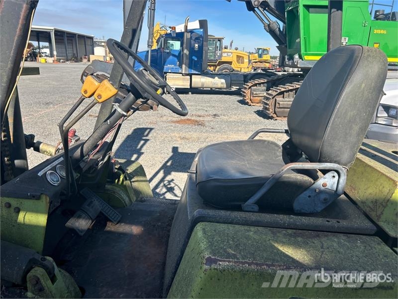 Clark C500 8975 lb Pneumatic Tire Forklift Autokrāvēji - citi
