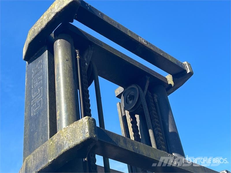 Clark C500 8975 lb Pneumatic Tire Forklift Autokrāvēji - citi