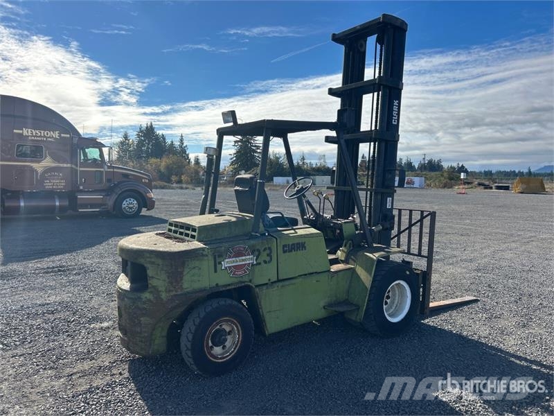 Clark C500 8975 lb Pneumatic Tire Forklift Autokrāvēji - citi